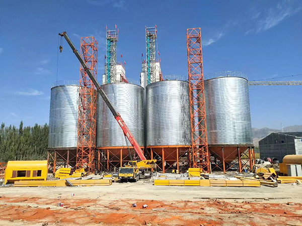 新疆伊犁四座1000T玉米鋼板倉(cāng) 新疆伊犁四座1000T玉米鋼板倉(cāng)